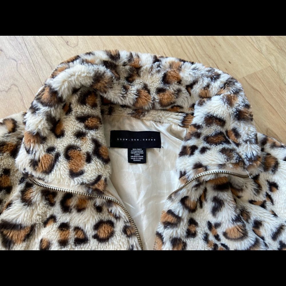 Know One Cares cheetah/leopard print fuzzy jacket - Picture 3 of 3